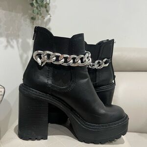 Steve Madden Kamora Black Chunky Platforms